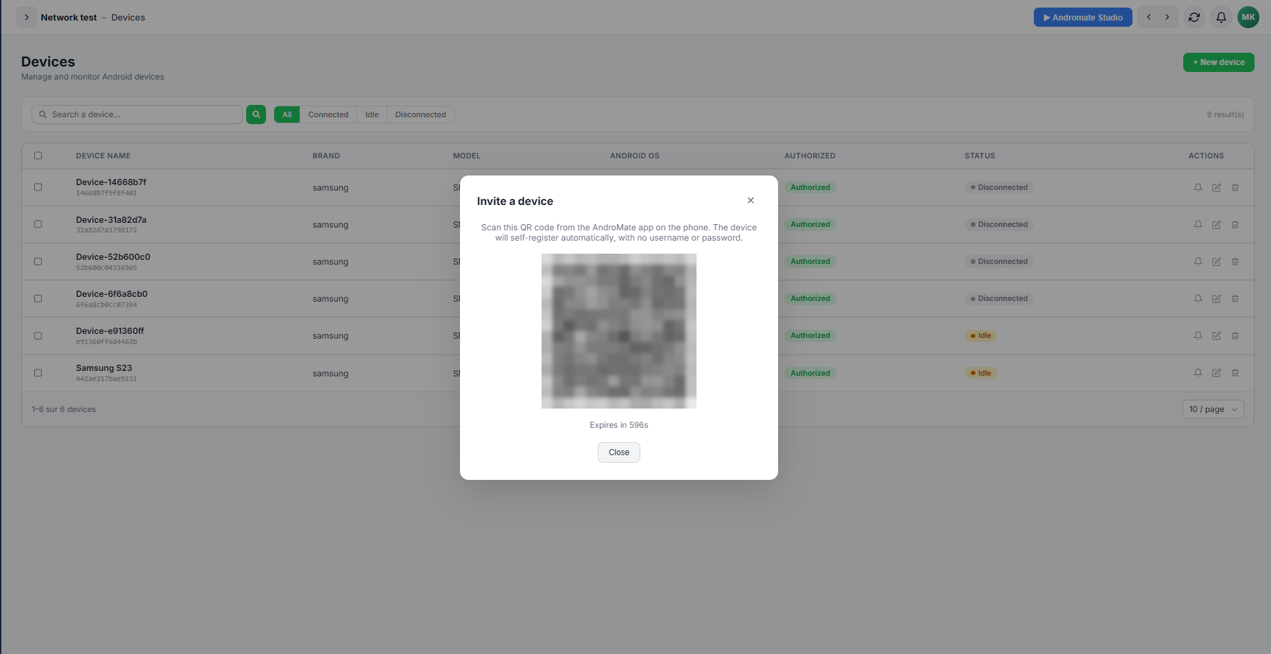 Invite a device window with the QR code and its expiry countdown